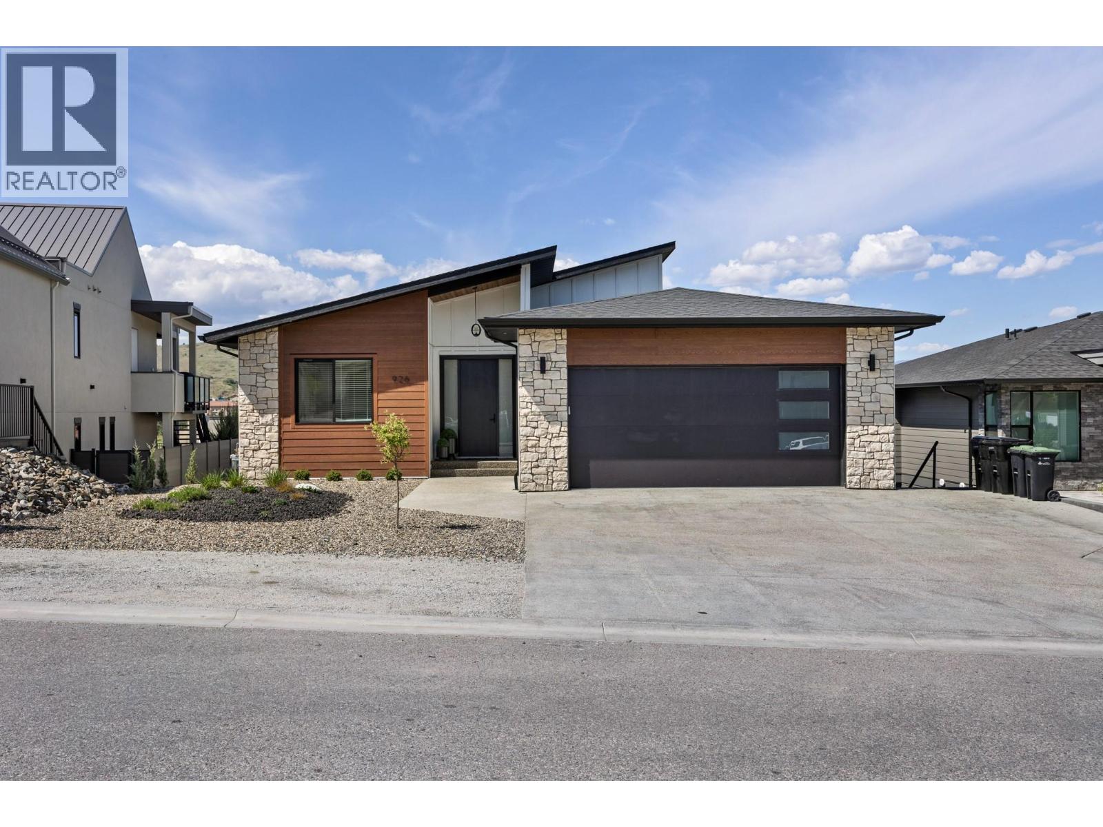 926 Mt Griffin Road, Vernon, British Columbia  V1B 0A5 - Photo 2 - 10385853