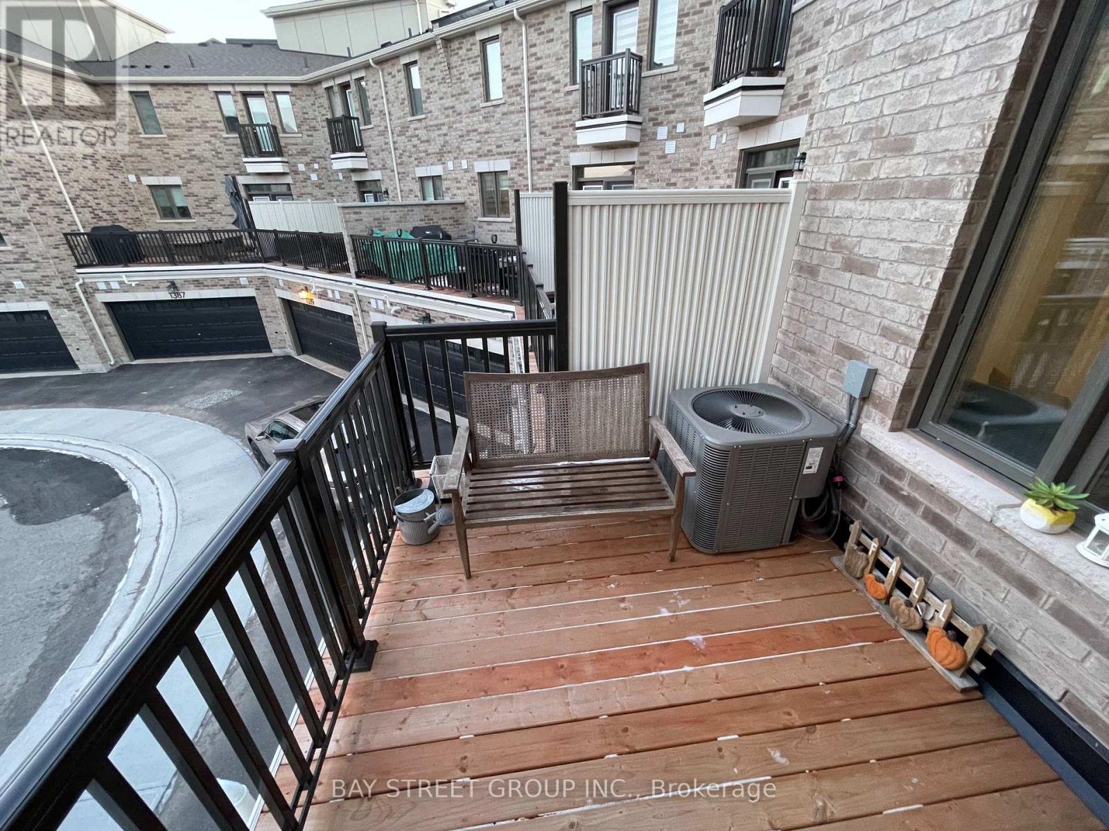 3095 Travertine Drive, Oakville, Ontario  L6M 5N9 - Photo 13 - W13100416