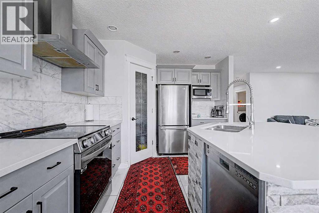644 Luxstone Landing SW, Airdrie, Alberta  T4B 3L2 - Photo 5 - A2300968