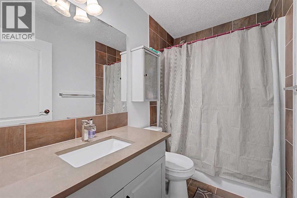 644 Luxstone Landing SW, Airdrie, Alberta  T4B 3L2 - Photo 18 - A2300968