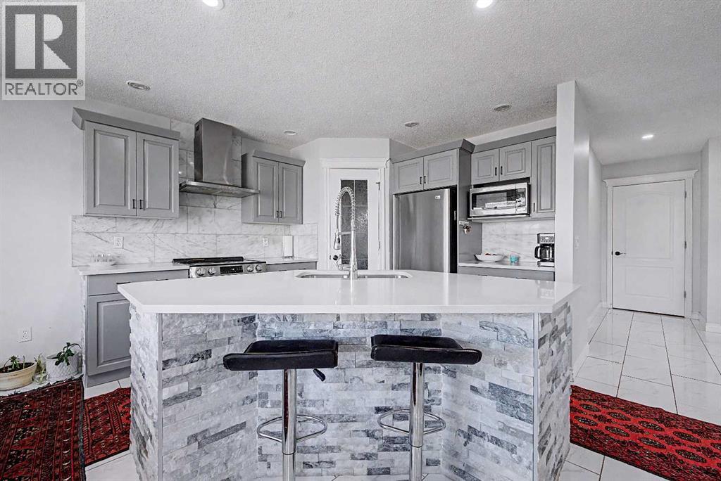 644 Luxstone Landing SW, Airdrie, Alberta  T4B 3L2 - Photo 46 - A2300968