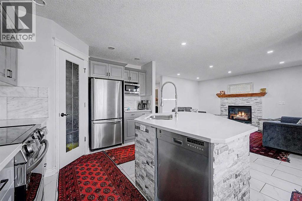 644 Luxstone Landing SW, Airdrie, Alberta  T4B 3L2 - Photo 4 - A2300968