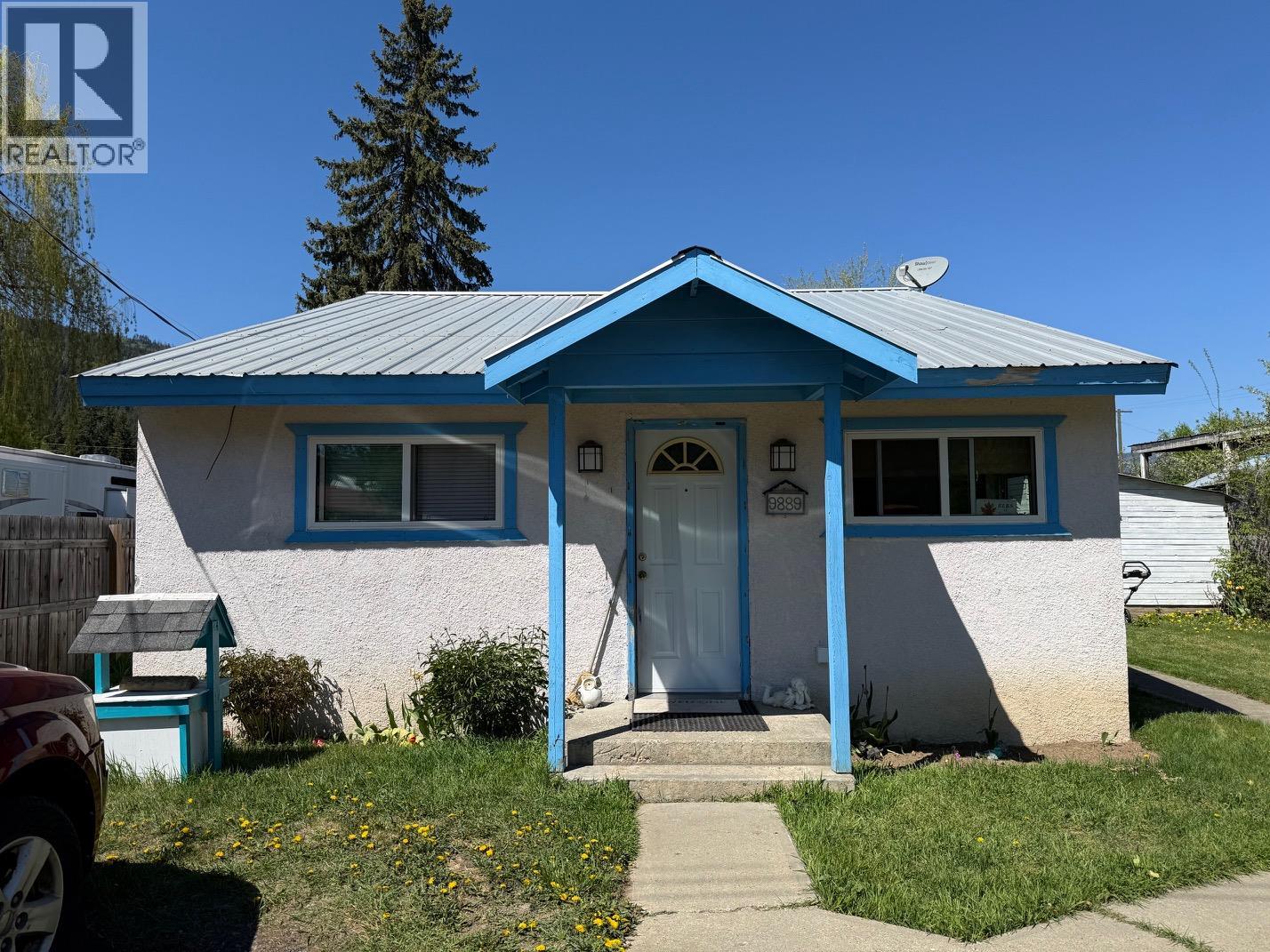 9889 Latremouille Street, Little Fort, British Columbia  V0E 2C0 - Photo 1 - 10386683