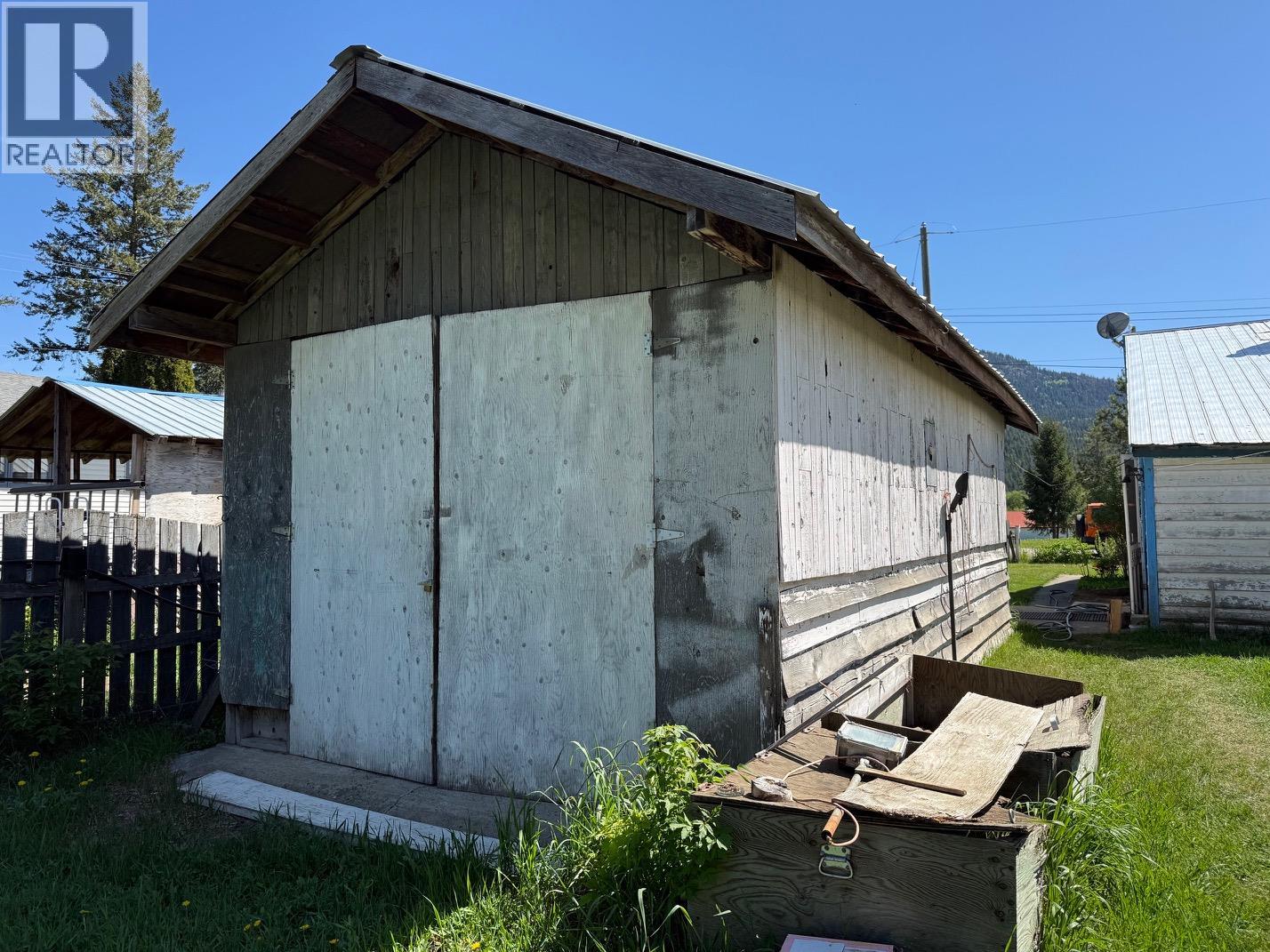 9889 Latremouille Street, Little Fort, British Columbia  V0E 2C0 - Photo 14 - 10386683
