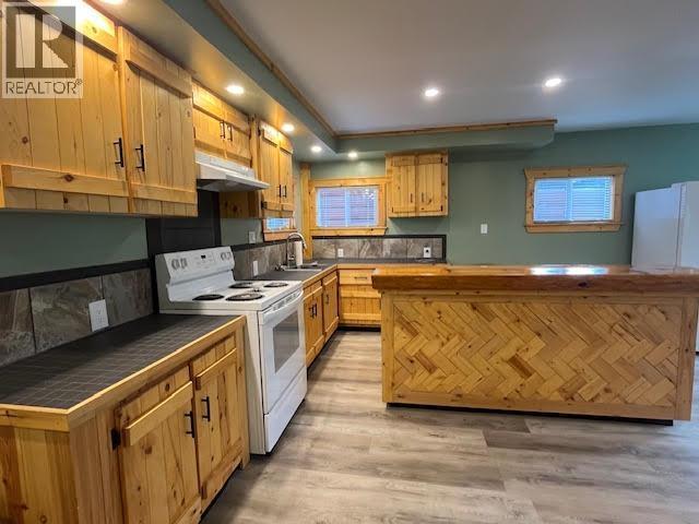 6006 Valleyview Drive, 100 Mile House, British Columbia  V0K 2E3 - Photo 37 - R3121221