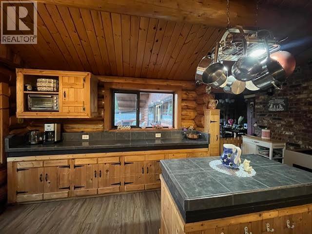 6006 Valleyview Drive, 100 Mile House, British Columbia  V0K 2E3 - Photo 11 - R3121221