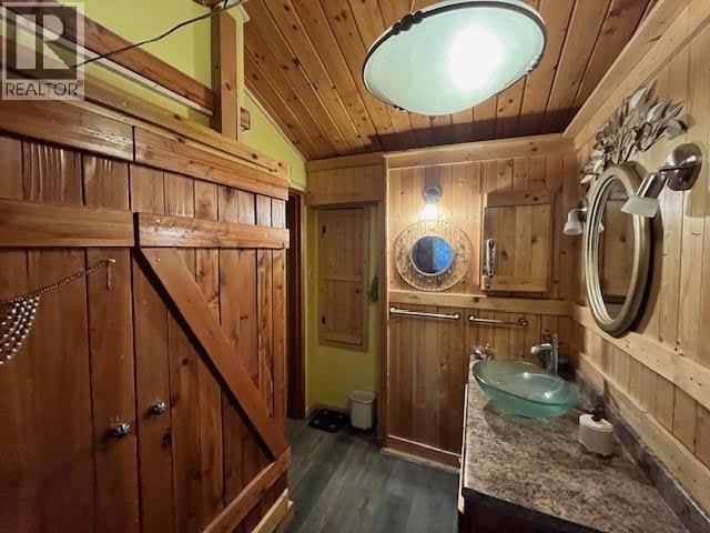 6006 Valleyview Drive, 100 Mile House, British Columbia  V0K 2E3 - Photo 15 - R3121221