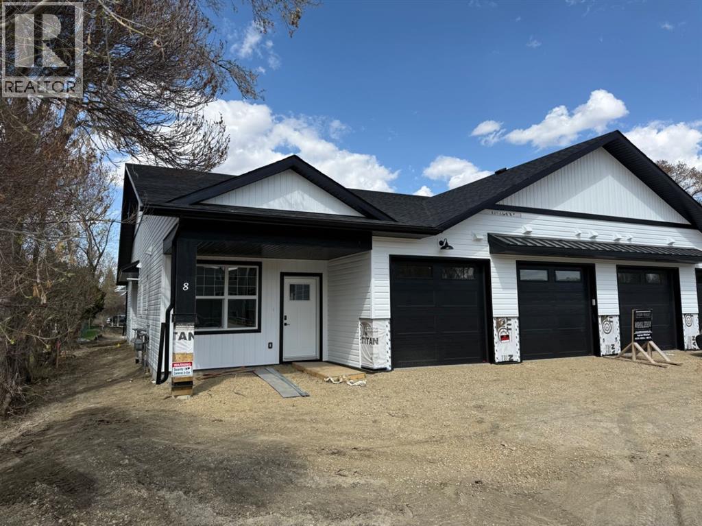8, 5463 55 Avenue, Lacombe, Alberta  T4L 1M1 - Photo 1 - A2277421