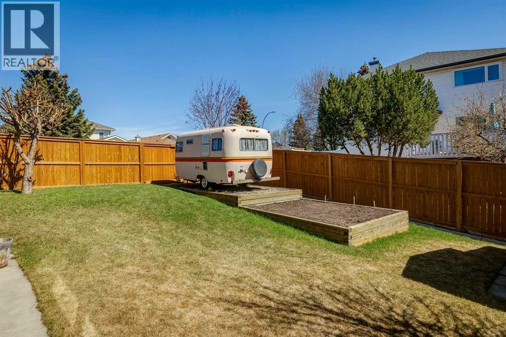135 Sceptre Close NW, Calgary, Alberta  T3L 1Y2 - Photo 4 - A2288565