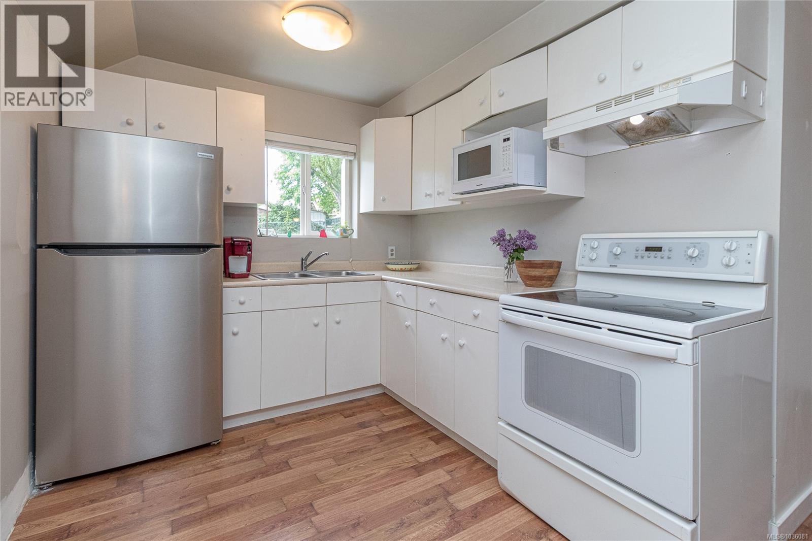 952 Tattersall Dr, Saanich, British Columbia  V8X 2W9 - Photo 25 - 1036081