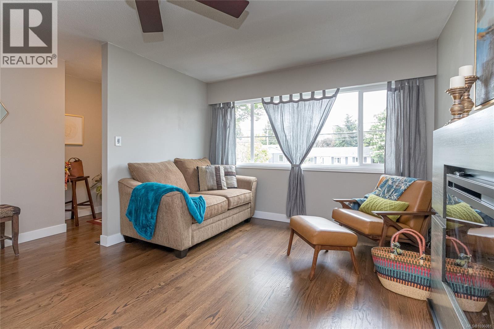 952 Tattersall Dr, Saanich, British Columbia  V8X 2W9 - Photo 6 - 1036081