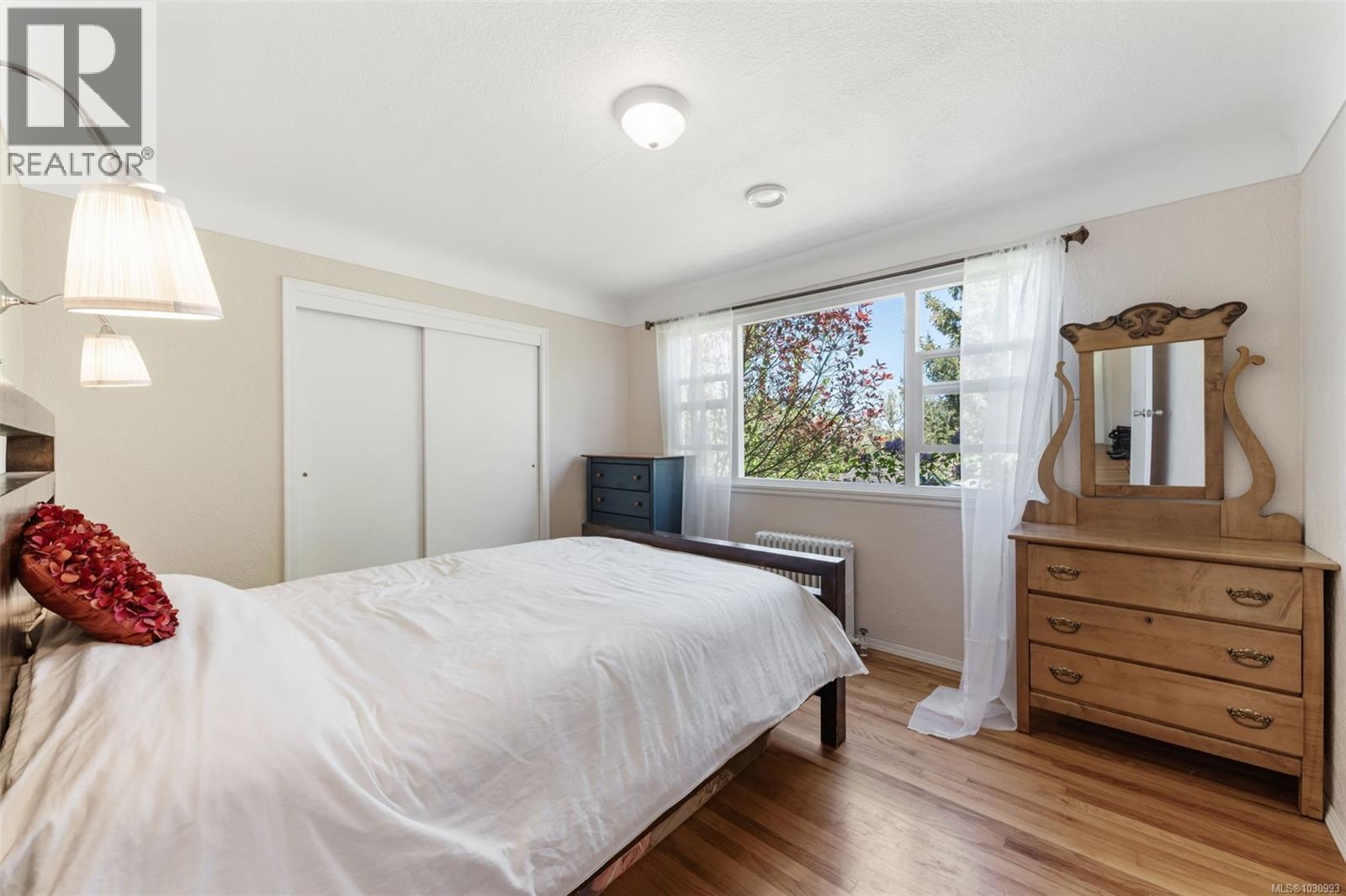 1728 Kenmore Rd, Saanich, British Columbia  V8N 2E7 - Photo 11 - 1030993