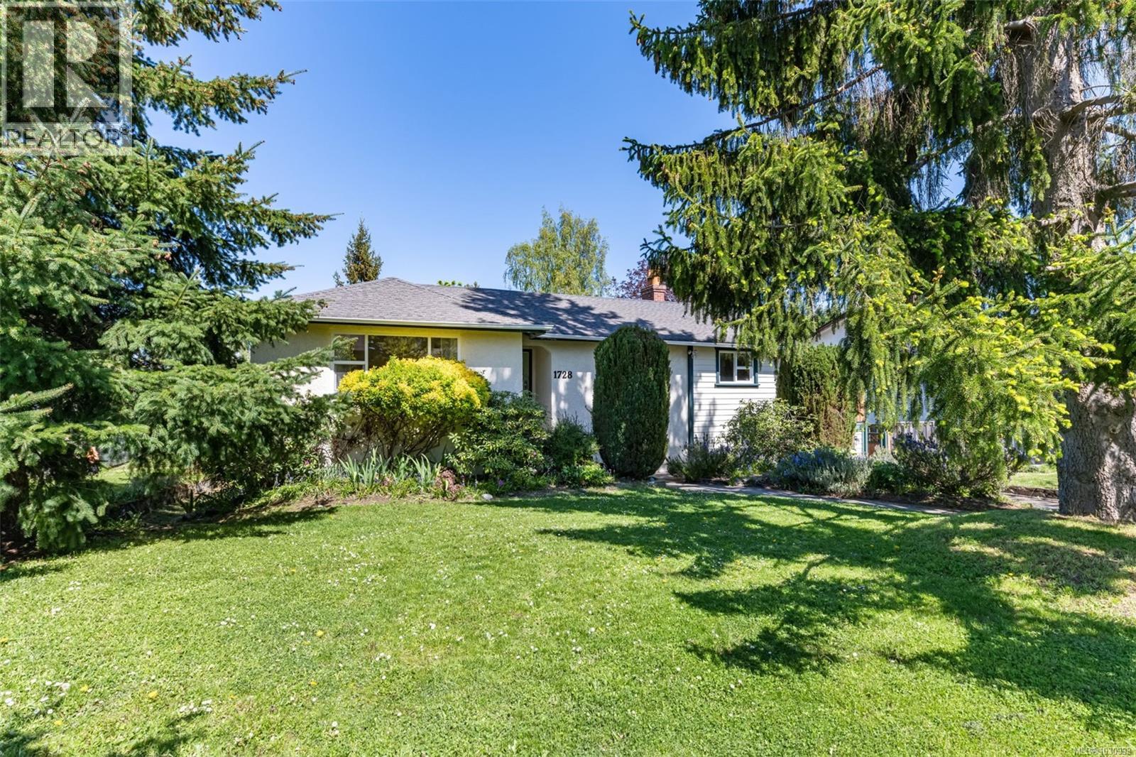 1728 Kenmore Rd, Saanich, British Columbia  V8N 2E7 - Photo 2 - 1030993