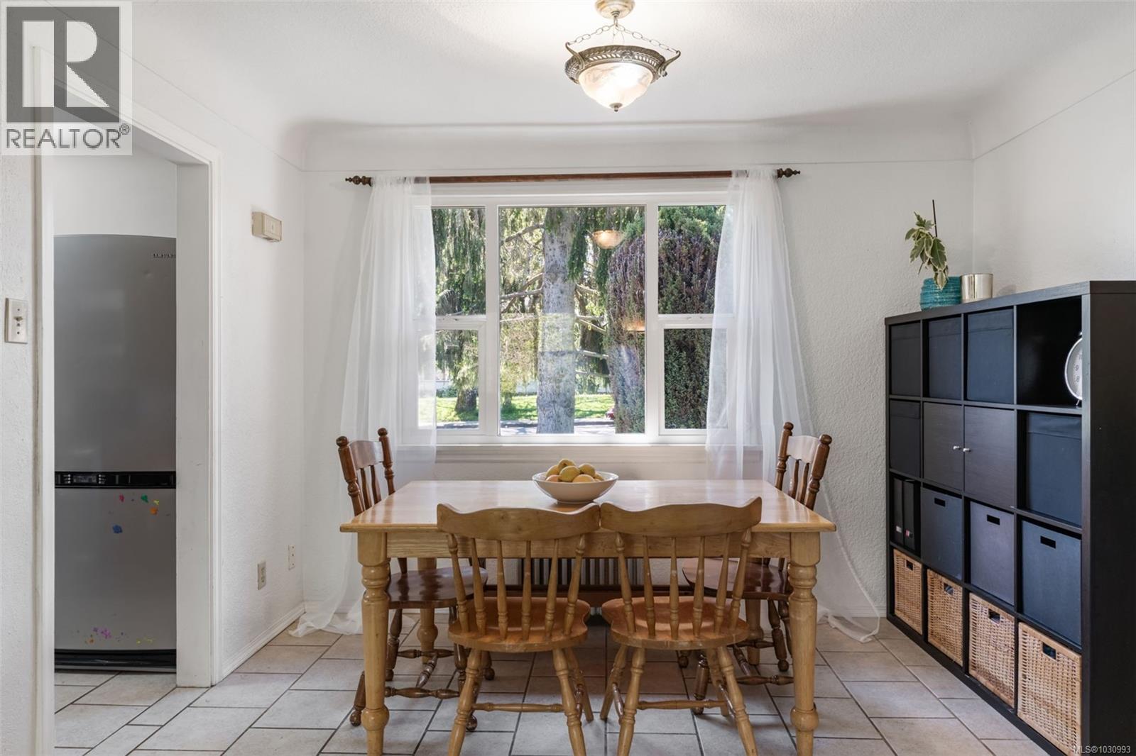 1728 Kenmore Rd, Saanich, British Columbia  V8N 2E7 - Photo 5 - 1030993