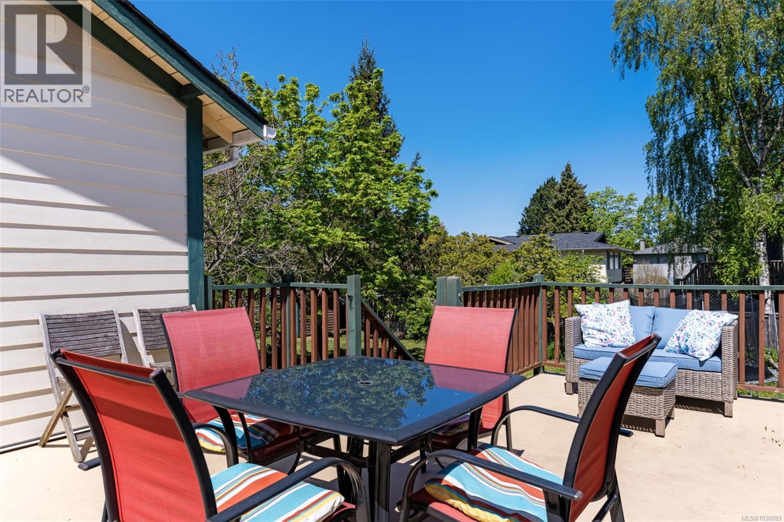 1728 Kenmore Rd, Saanich, British Columbia  V8N 2E7 - Photo 9 - 1030993
