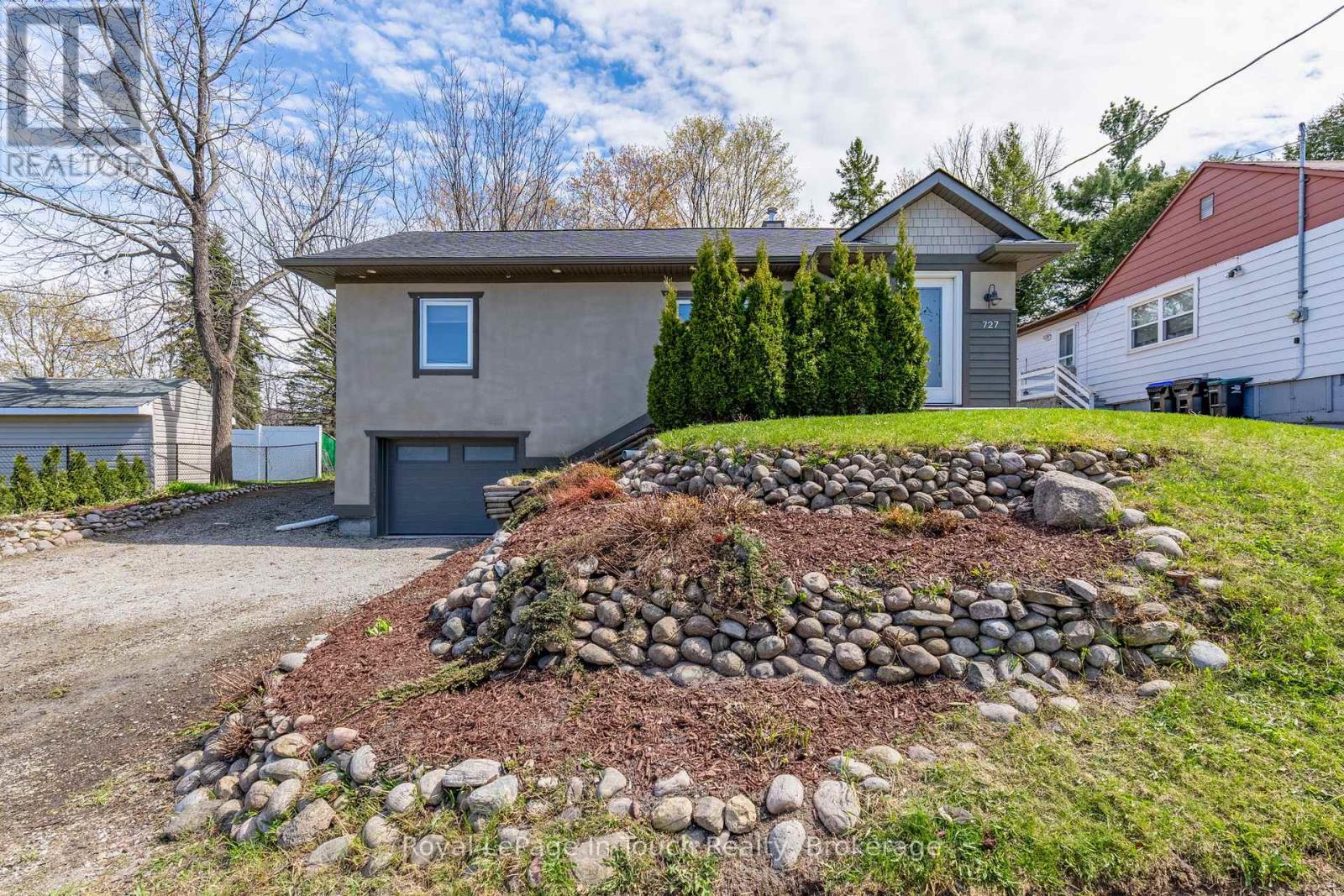 727 VICTORIA STREET, Midland, Ontario