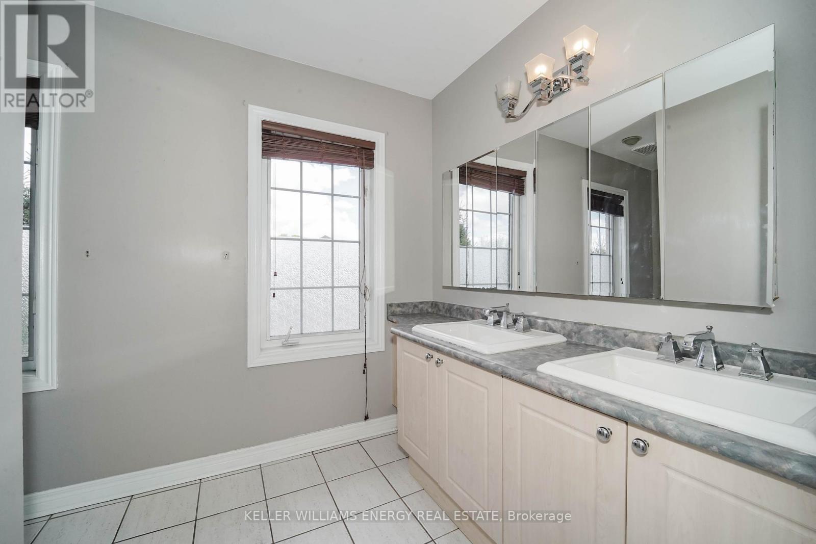 51 Divine Drive, Whitby, Ontario  L1R 2T5 - Photo 24 - E13100494
