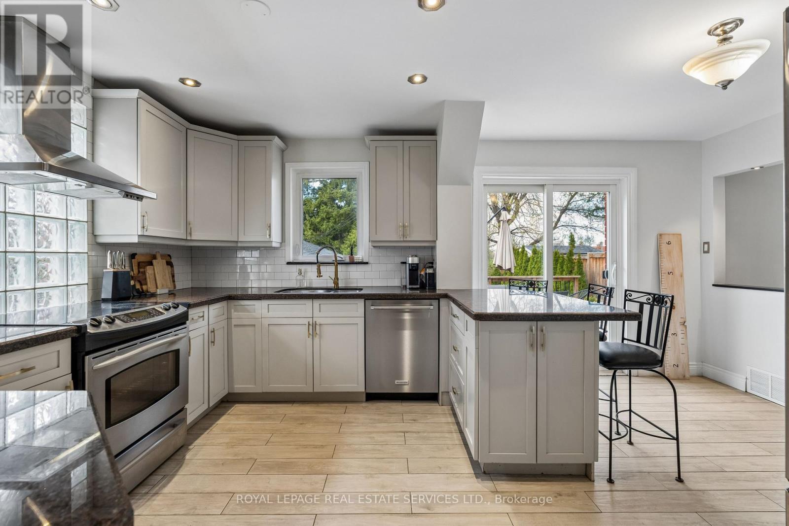 196 Berry Road, Toronto, Ontario  M8Y 1W8 - Photo 10 - W13099952