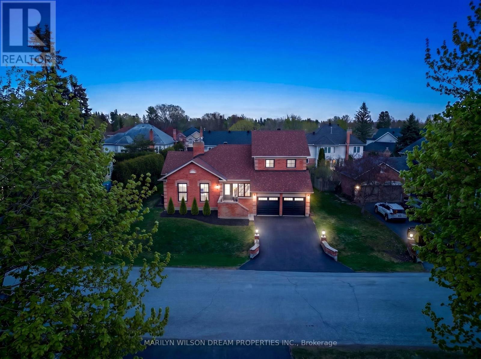 8 BELTON AVENUE, Ottawa, Ontario