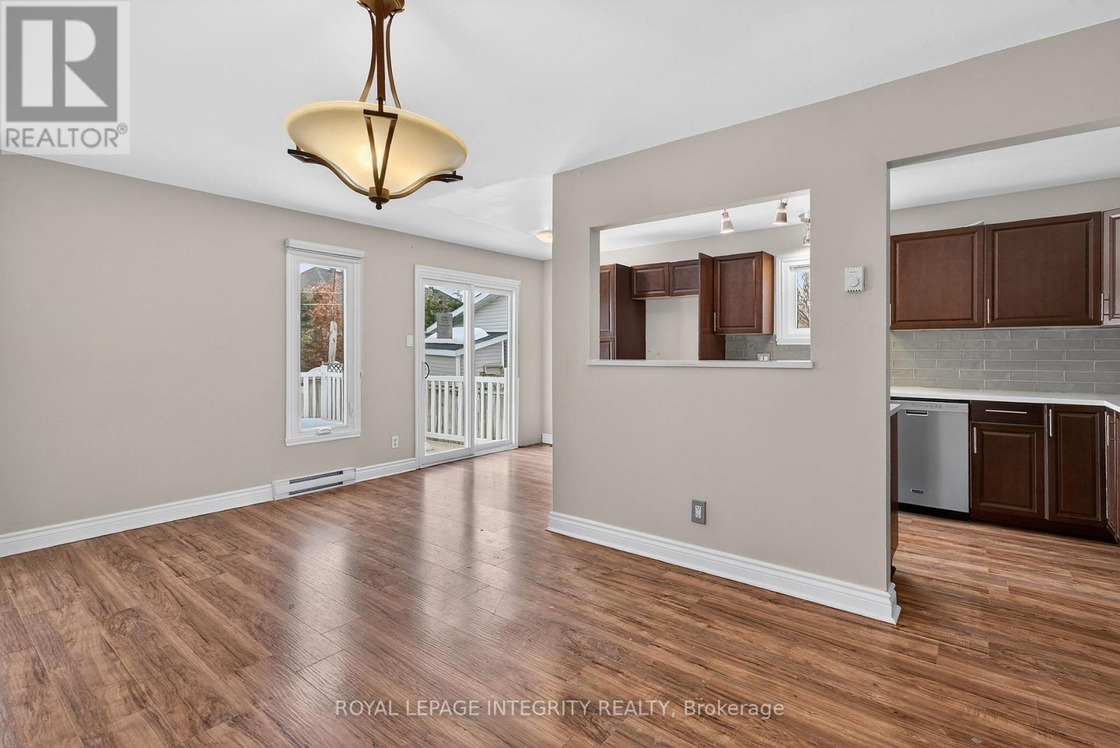 3064 Rue Principale Street, Alfred And Plantagenet, Ontario  K0A 3K0 - Photo 8 - X12895546