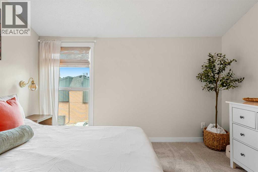 114 Brae Glen Lane Sw, Calgary, Alberta  T2W 1B6 - Photo 18 - A2308815