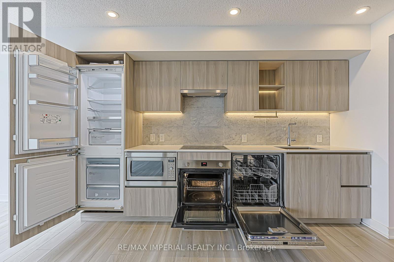 2707 - 17 Bathurst Street, Toronto (Waterfront Communities), Ontario  M5V 0N1 - Photo 14 - C13100530