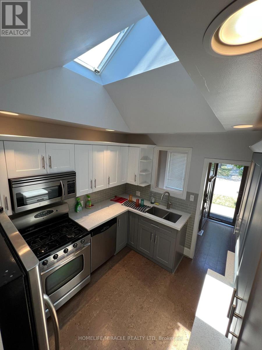 141 Bexhill Avenue, Toronto, Ontario  M1L 3C5 - Photo 4 - E13100450