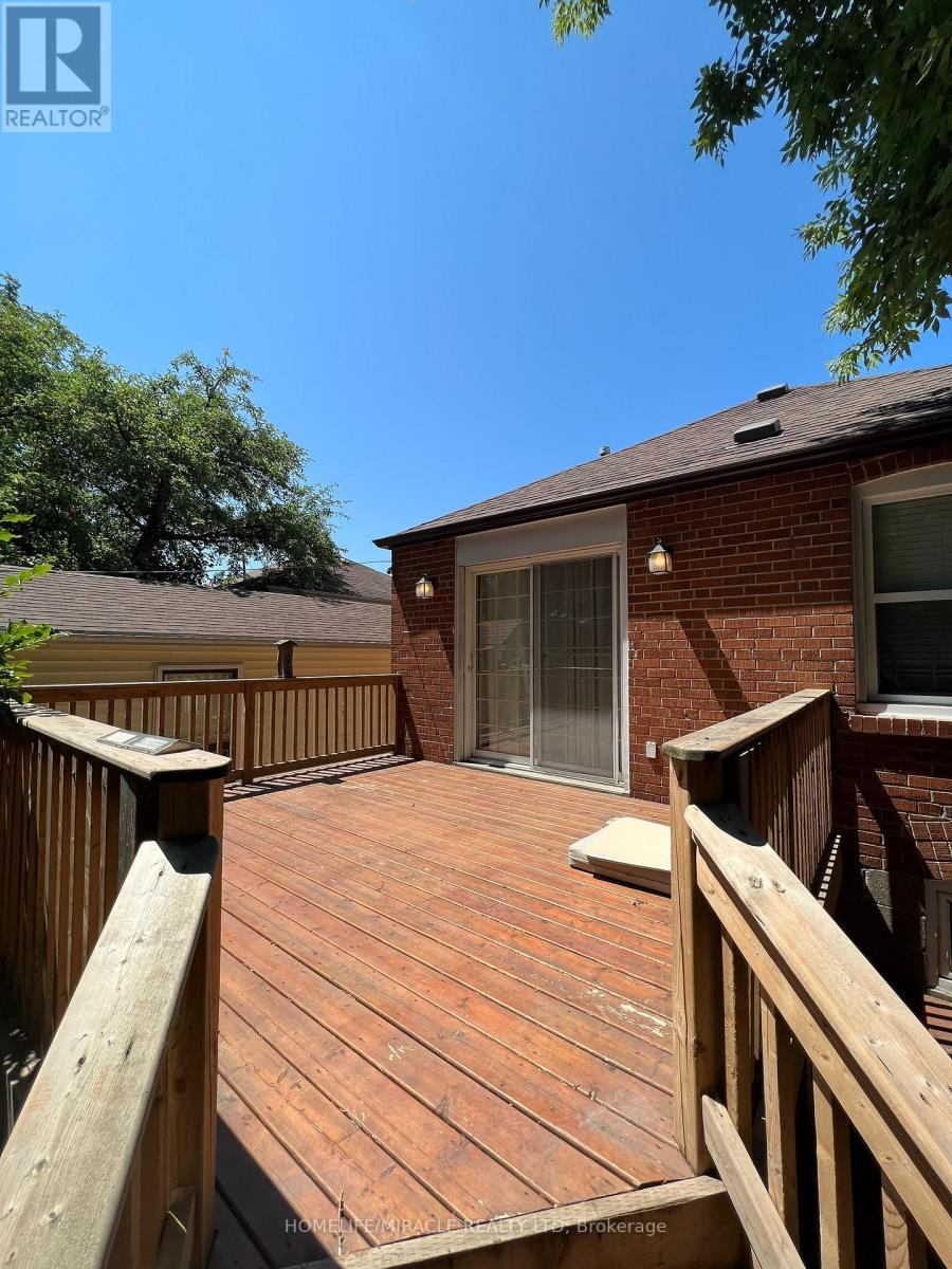 141 Bexhill Avenue, Toronto, Ontario  M1L 3C5 - Photo 9 - E13100450