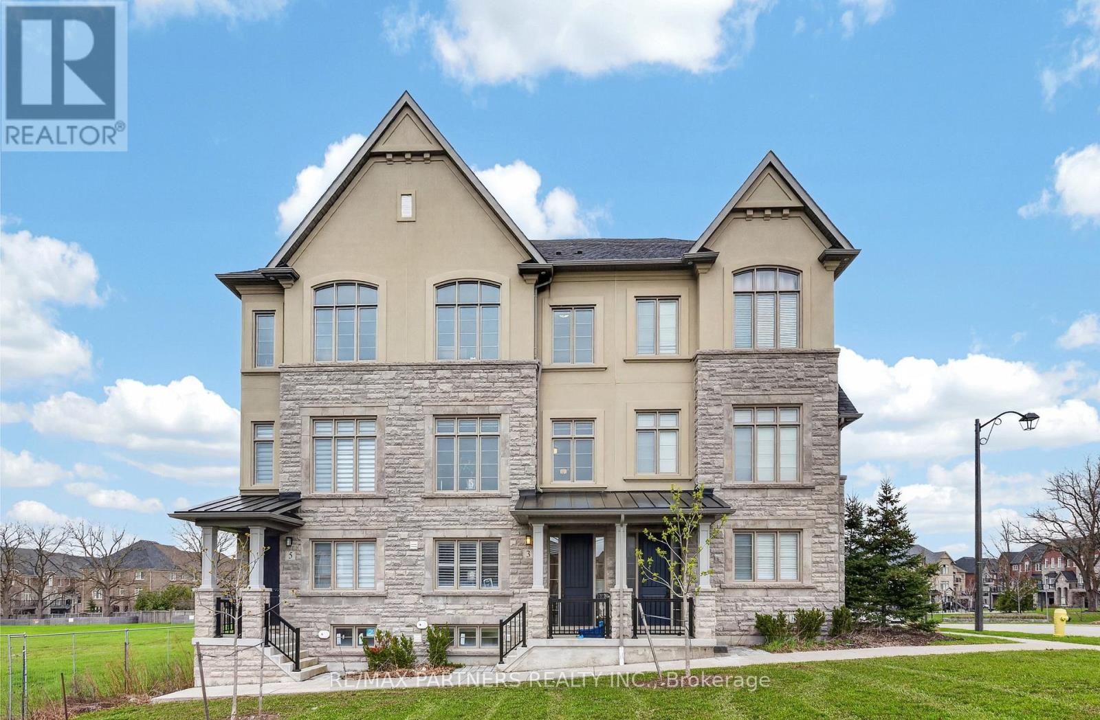 3 FERNHILL LANE, Markham, Ontario