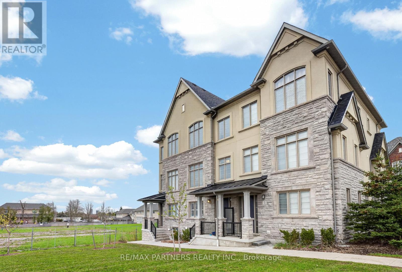 3 Fernhill Lane, Markham, Ontario  L6C 0Y5 - Photo 4 - N13100454