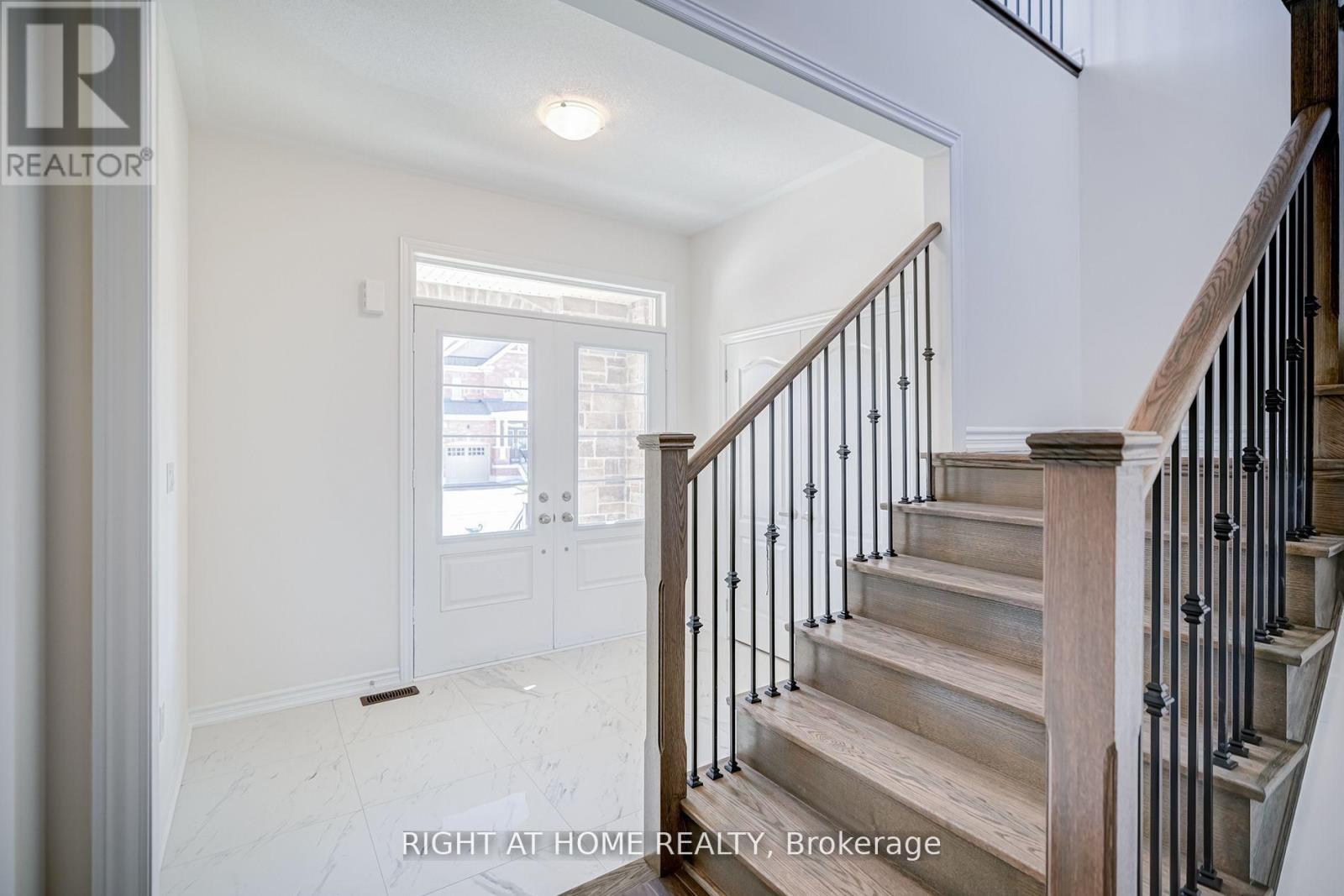 96 Connell Drive, Georgina, Ontario  L4P 1J5 - Photo 3 - N13100464