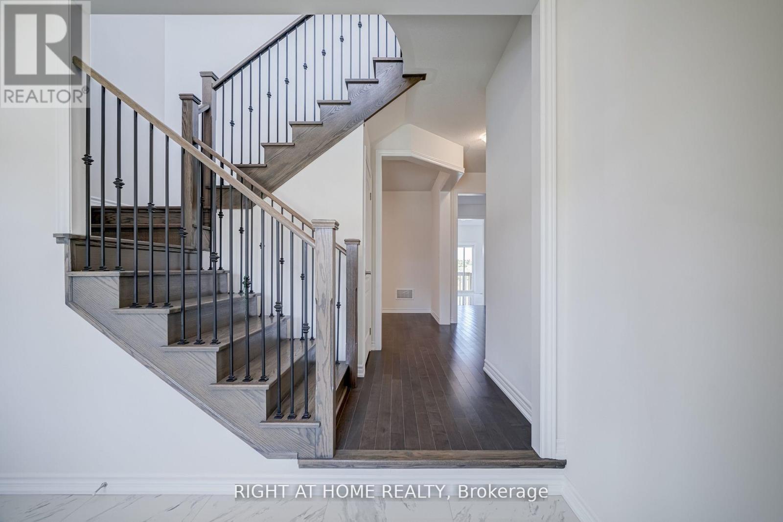 96 Connell Drive, Georgina, Ontario  L4P 1J5 - Photo 4 - N13100464