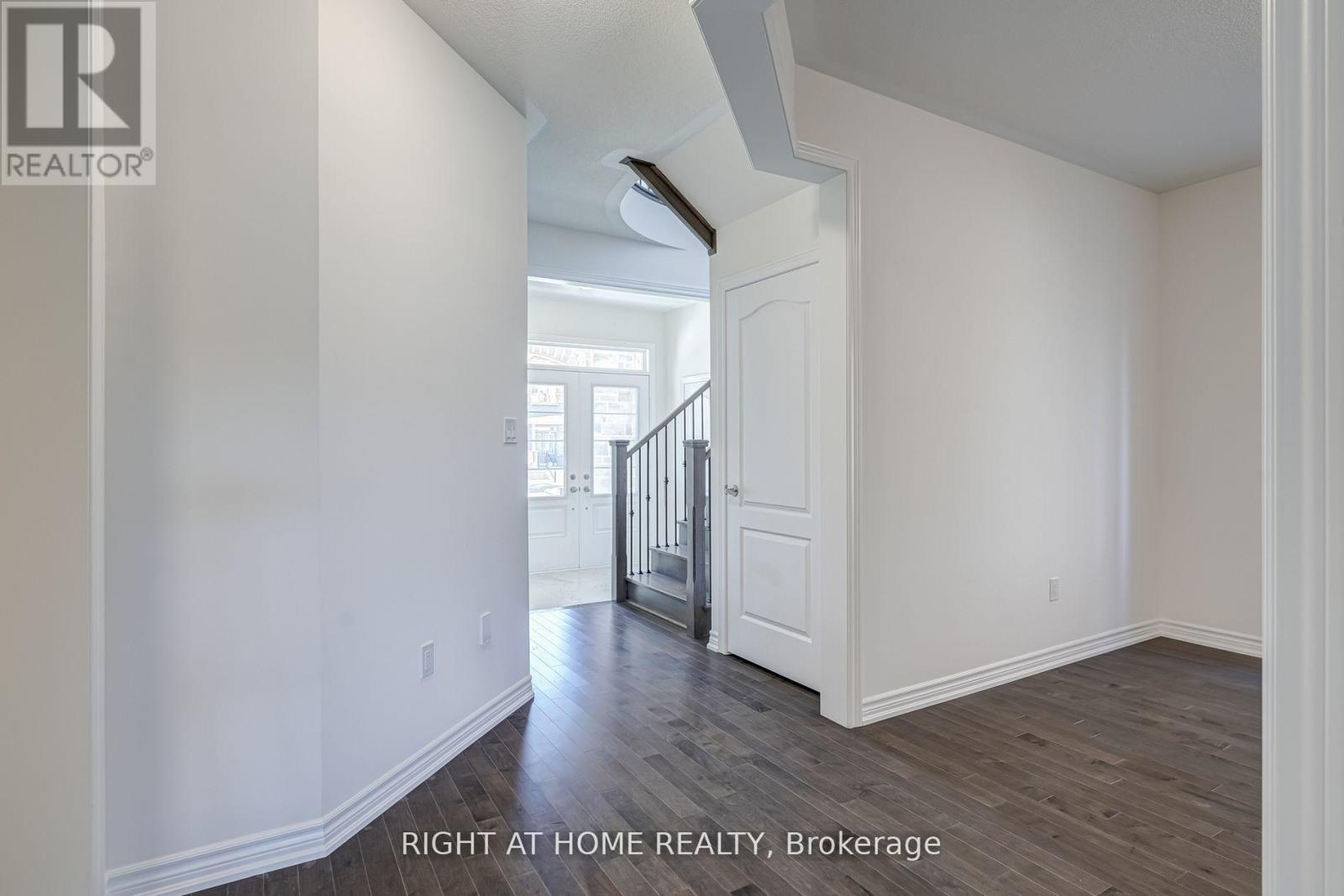 96 Connell Drive, Georgina, Ontario  L4P 1J5 - Photo 5 - N13100464