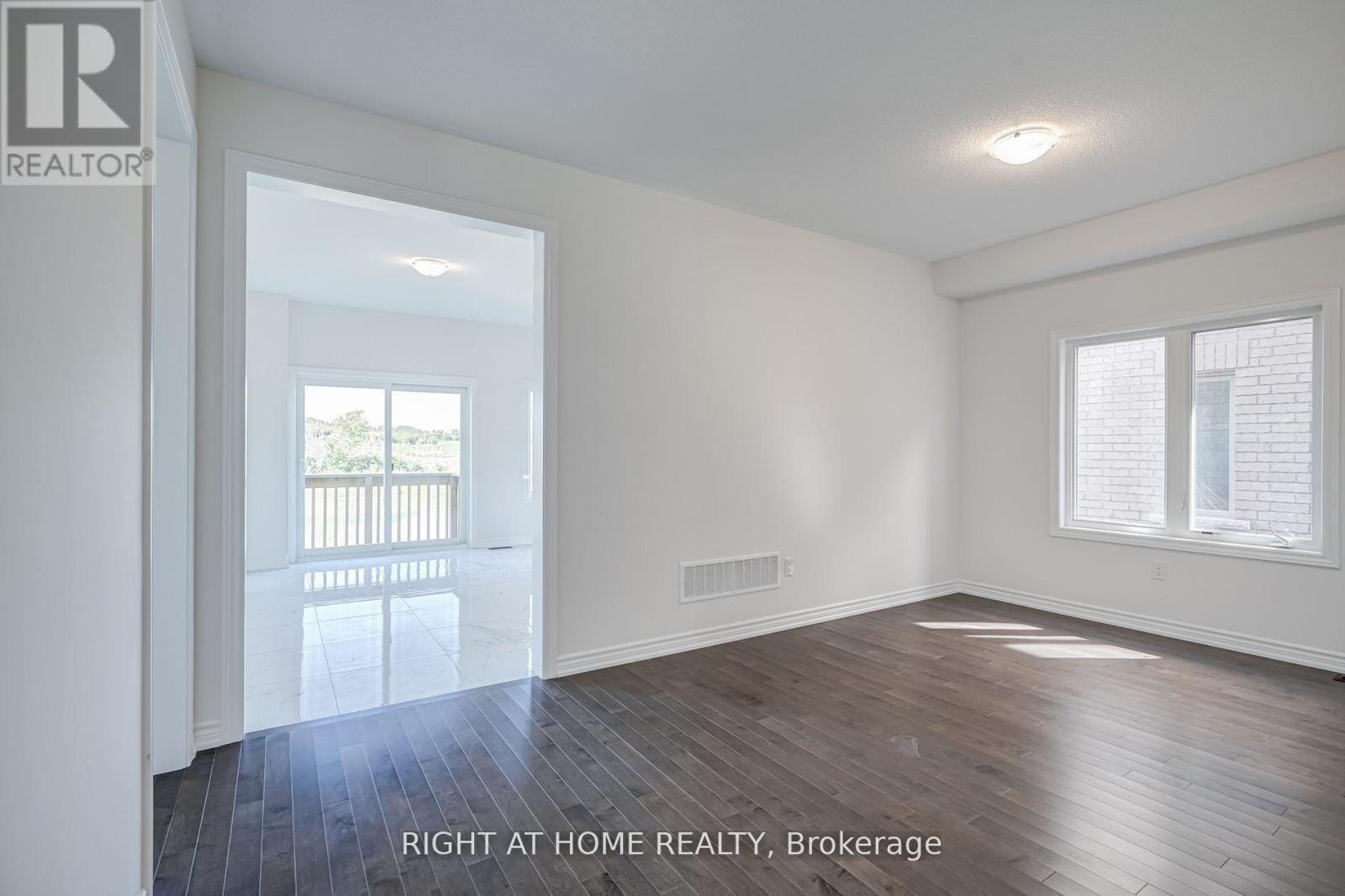 96 Connell Drive, Georgina, Ontario  L4P 1J5 - Photo 6 - N13100464