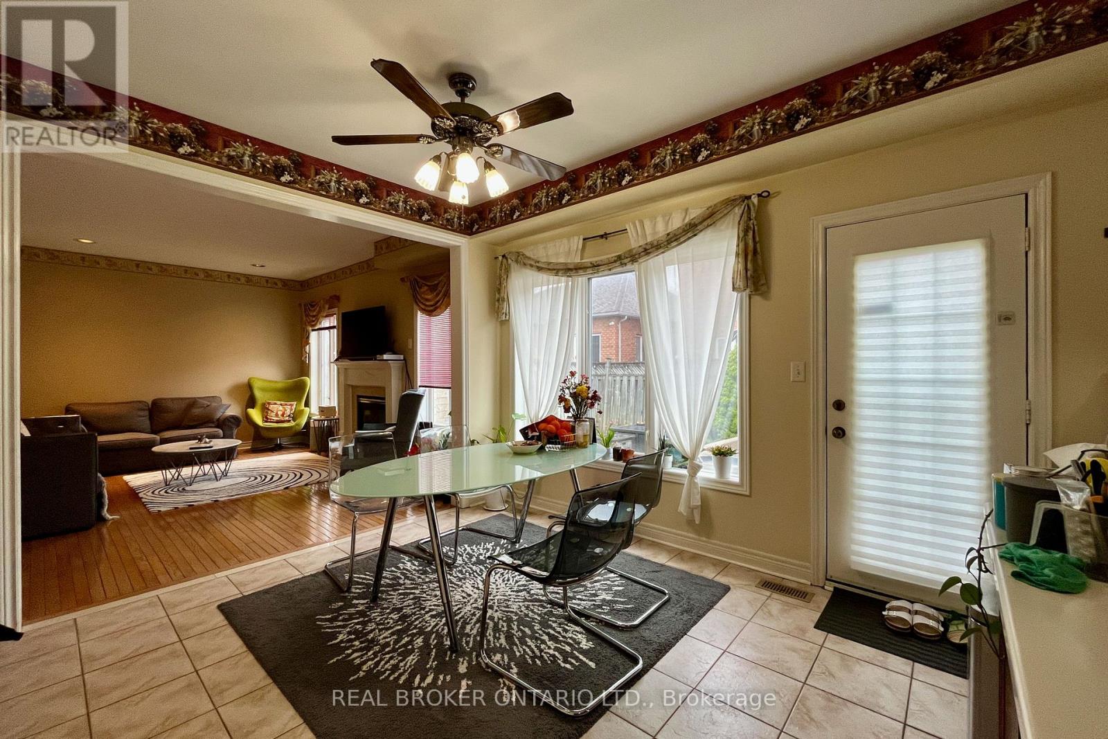 59 Palisade Crescent, Richmond Hill, Ontario  L4S 2H9 - Photo 3 - N13100470