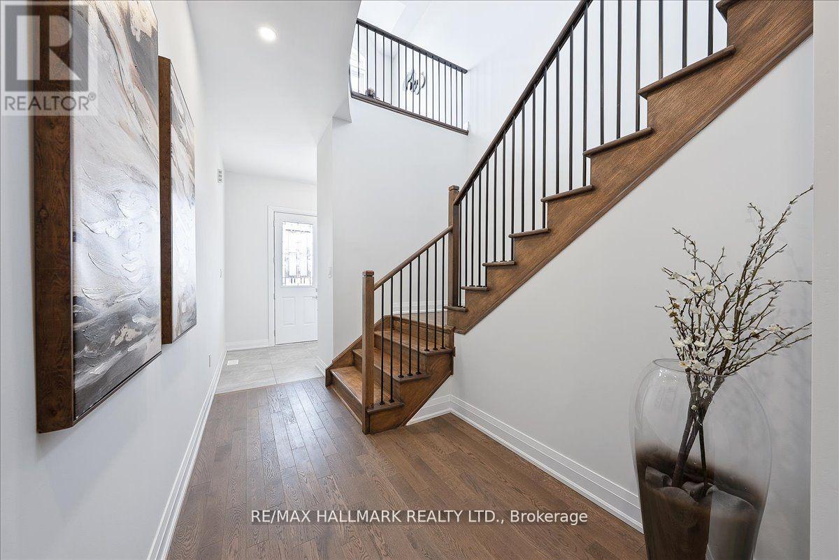 15 Aida Place N, Richmond Hill, Ontario  L4E 2Y5 - Photo 3 - N13100480