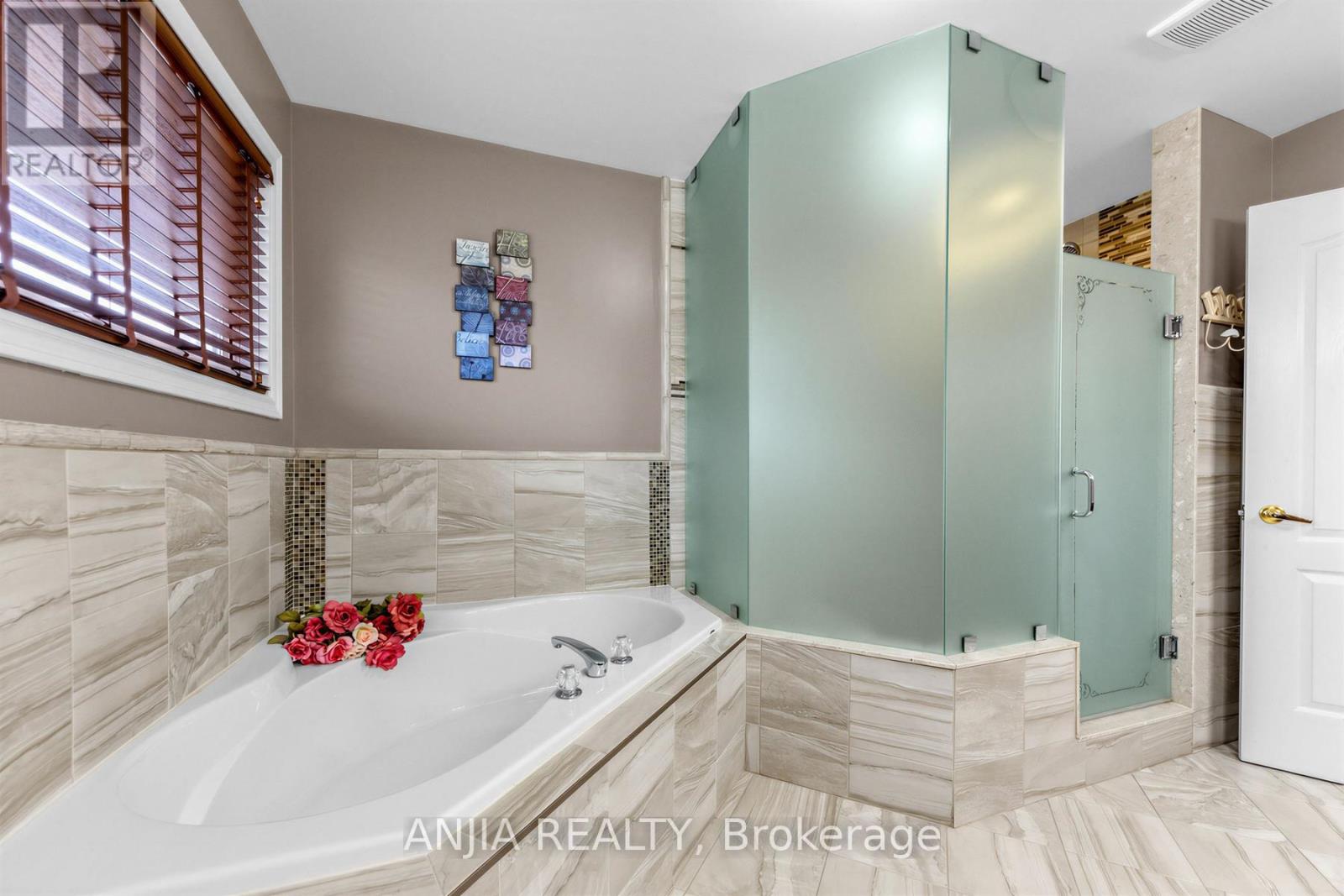 54 Stoneheath Crescent, Markham (Cachet), Ontario  L6C 2K9 - Photo 22 - N13100542