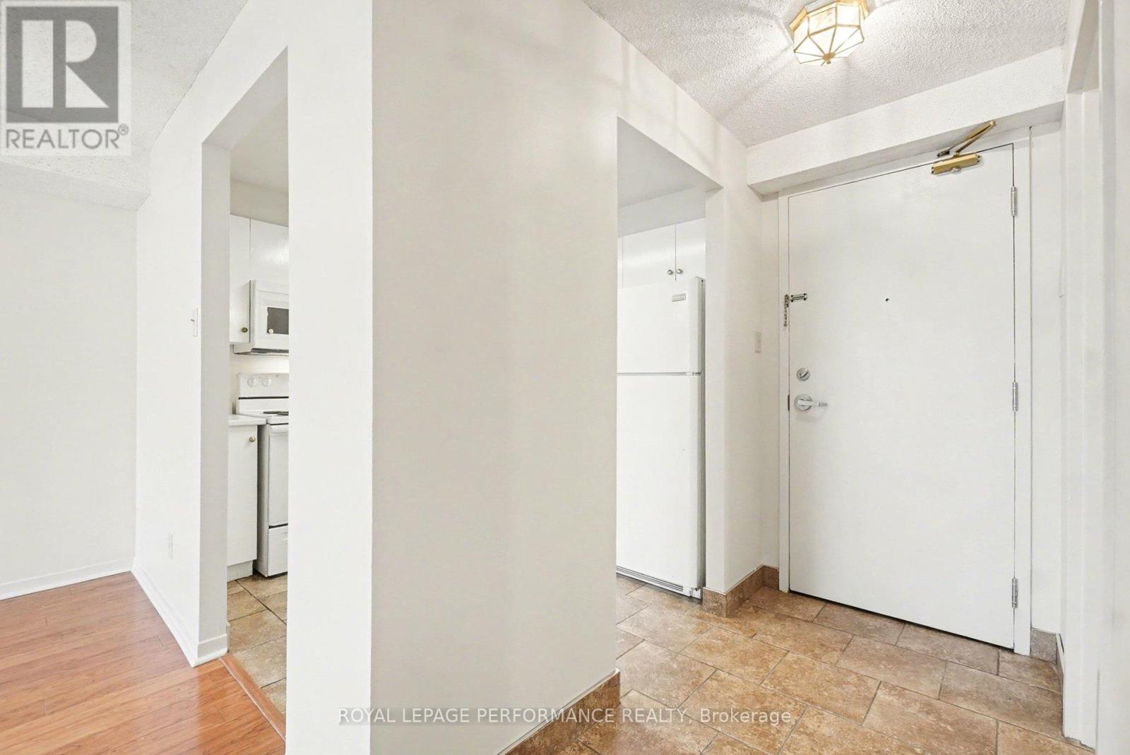 402 - 1440 Heron Road, Ottawa, Ontario  K1V 0X2 - Photo 2 - X12995928