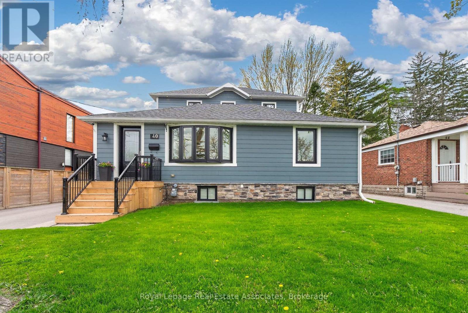 40 Briarwood Avenue, Mississauga, Ontario  L5G 3N6 - Photo 3 - W13100546
