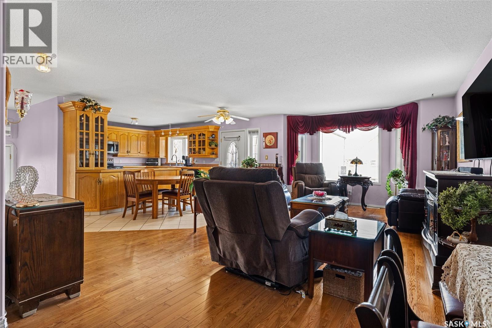 346 Halifax Street, Regina, Saskatchewan  S4R 1T2 - Photo 2 - SK035379