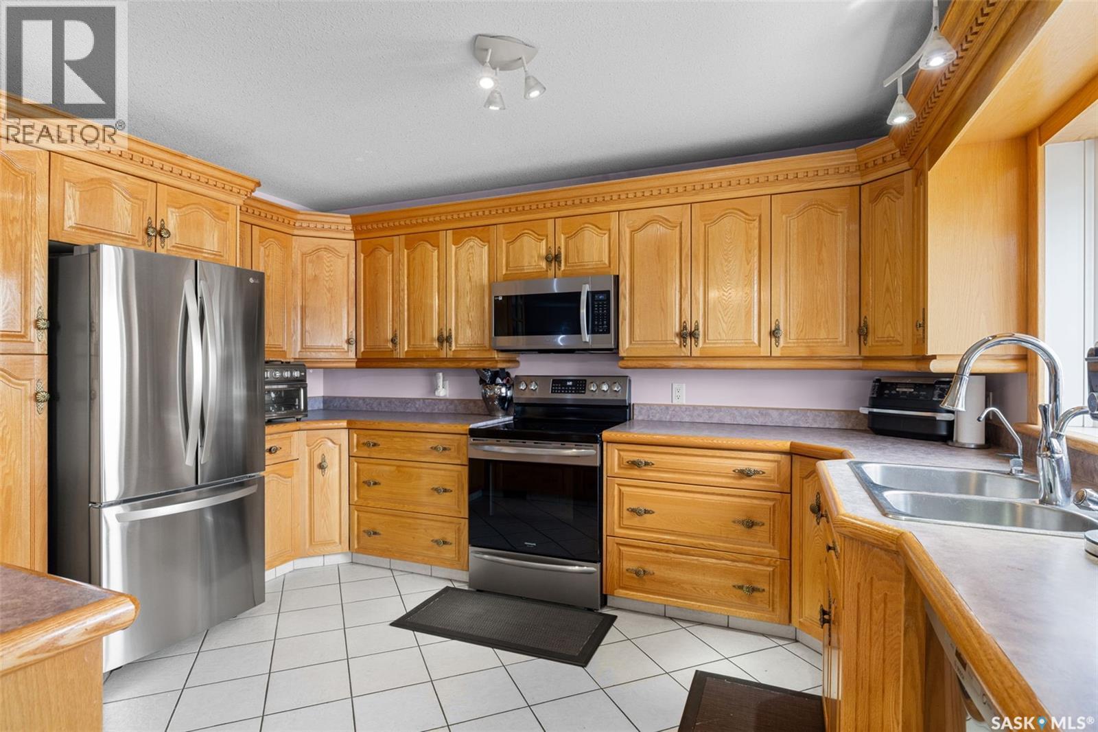 346 Halifax Street, Regina, Saskatchewan  S4R 1T2 - Photo 3 - SK035379