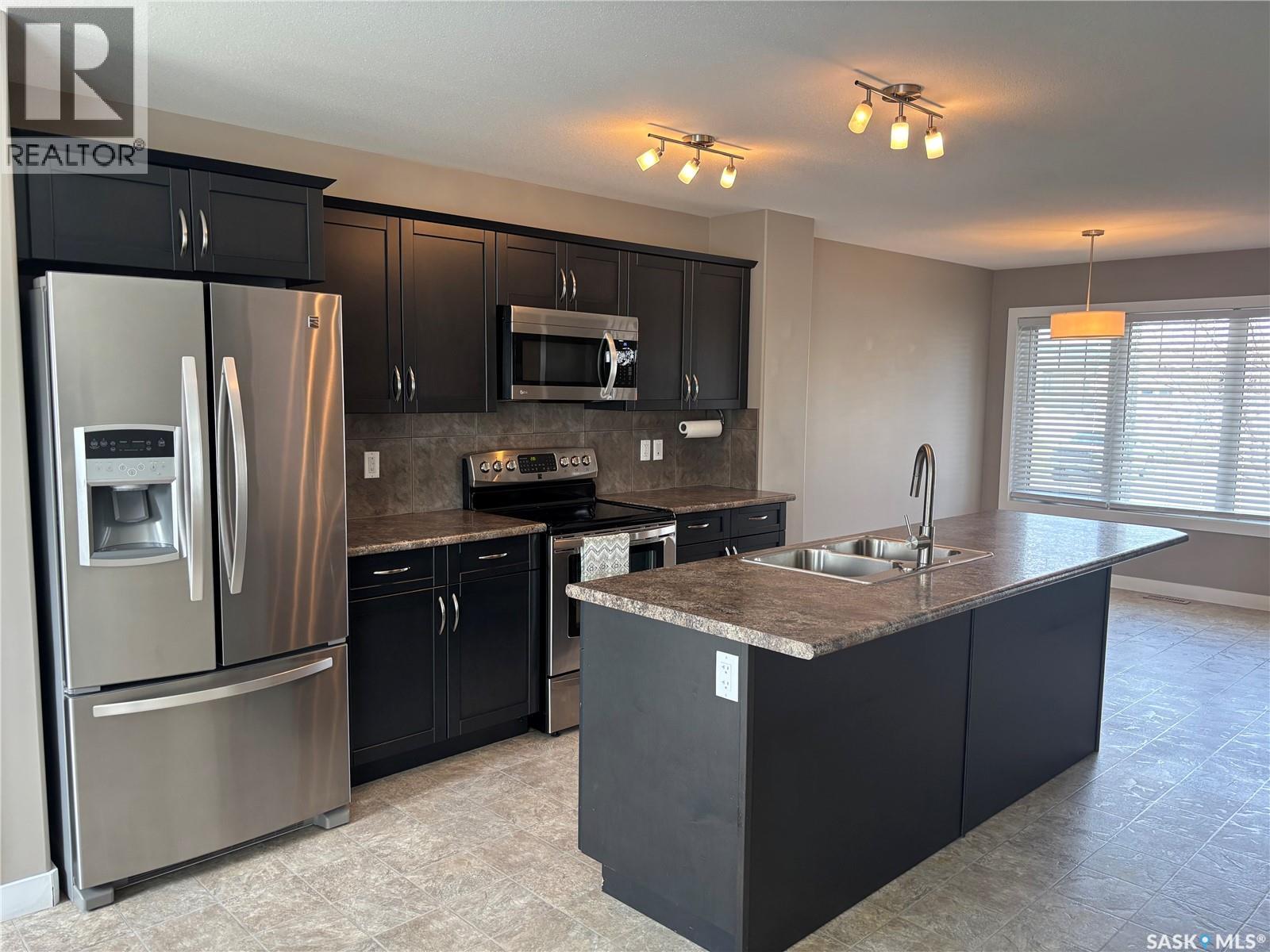 4501 Green Poplar Lane E, Regina, Saskatchewan  S4V 3A5 - Photo 2 - SK035304
