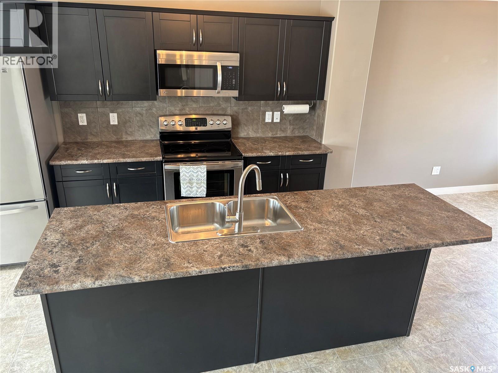 4501 Green Poplar Lane E, Regina, Saskatchewan  S4V 3A5 - Photo 3 - SK035304