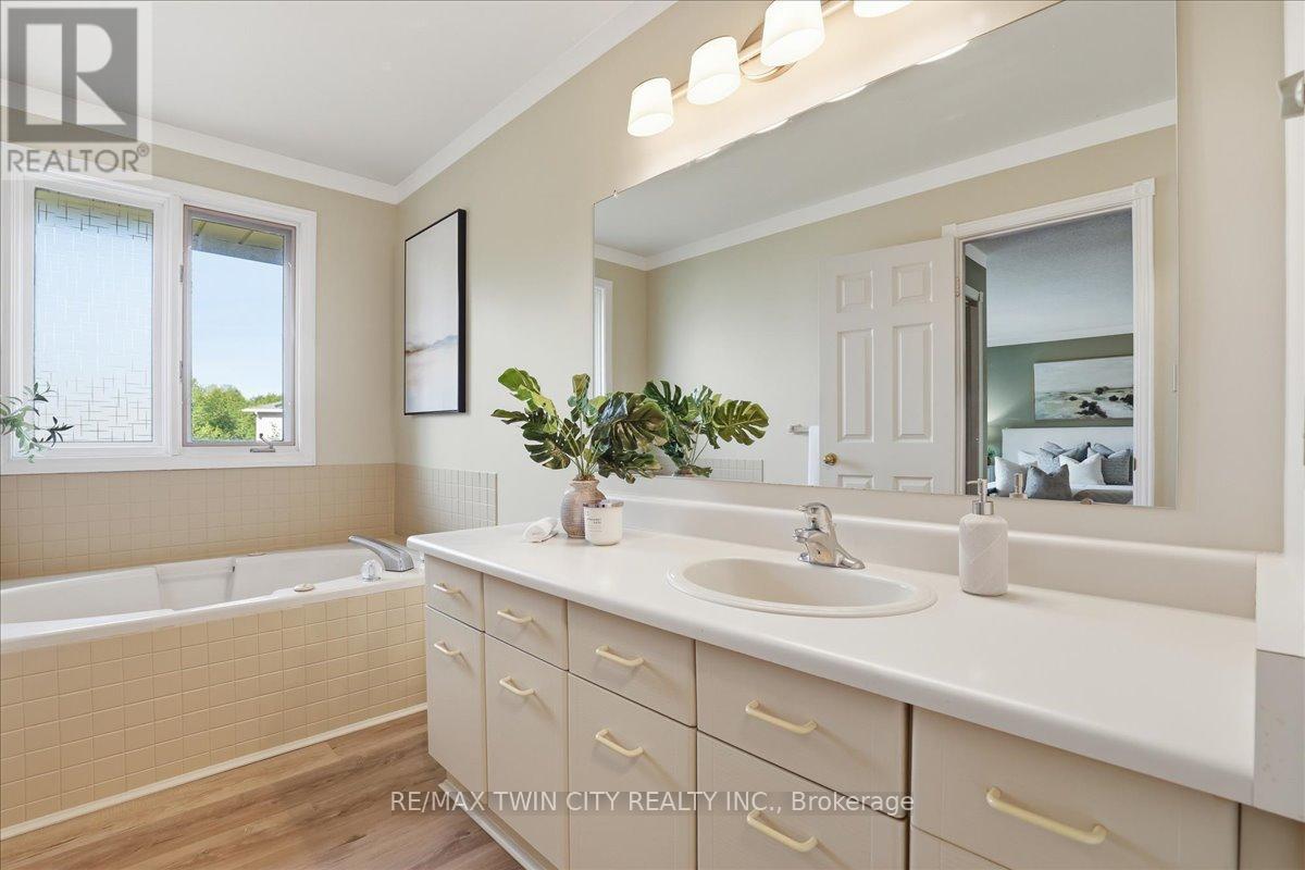 26 Robertson Crescent, Waterloo, Ontario  N2R 1E3 - Photo 19 - X13100472