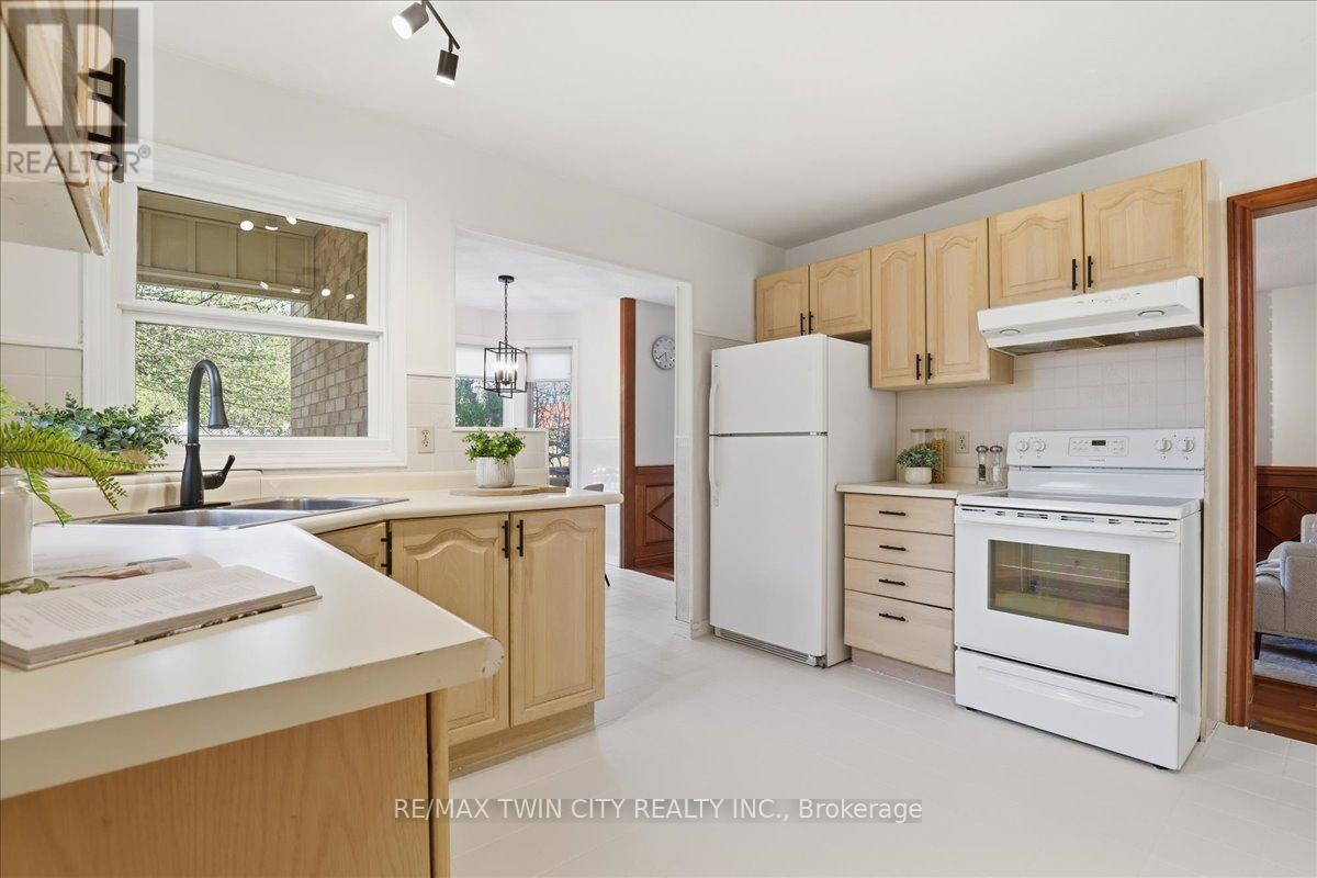 26 Robertson Crescent, Waterloo, Ontario  N2R 1E3 - Photo 9 - X13100472