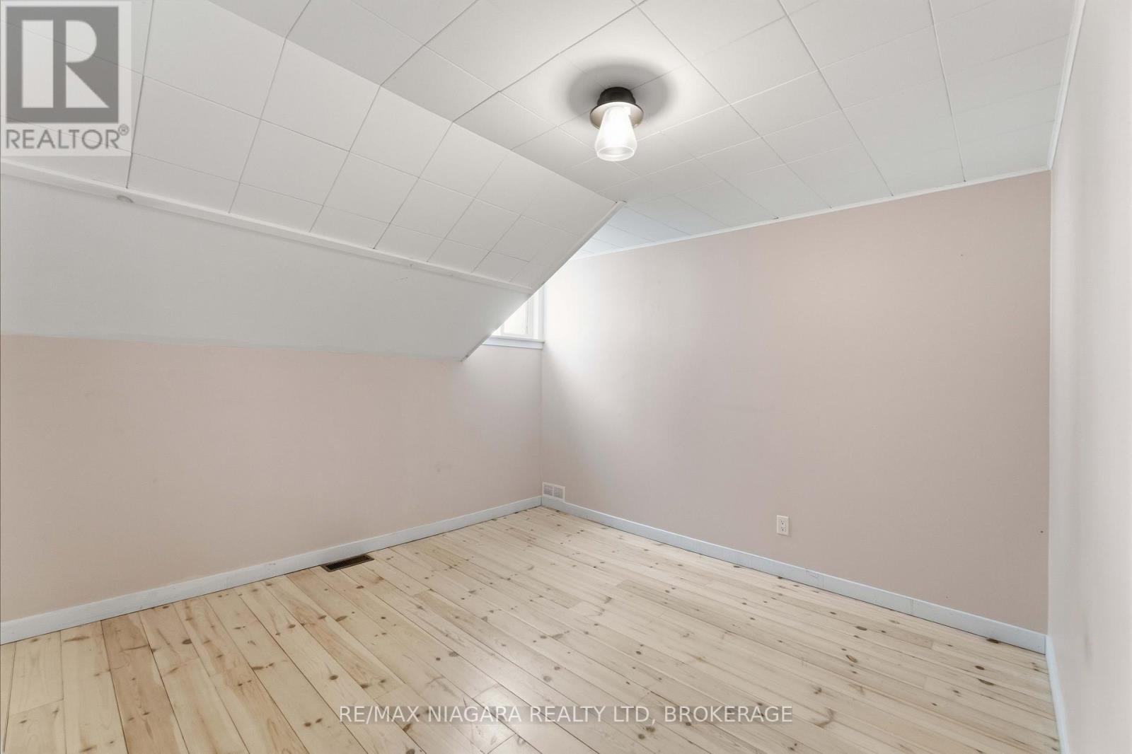 696 Lakeshore Road, Fort Erie, Ontario  L2A 1C1 - Photo 13 - X13099538