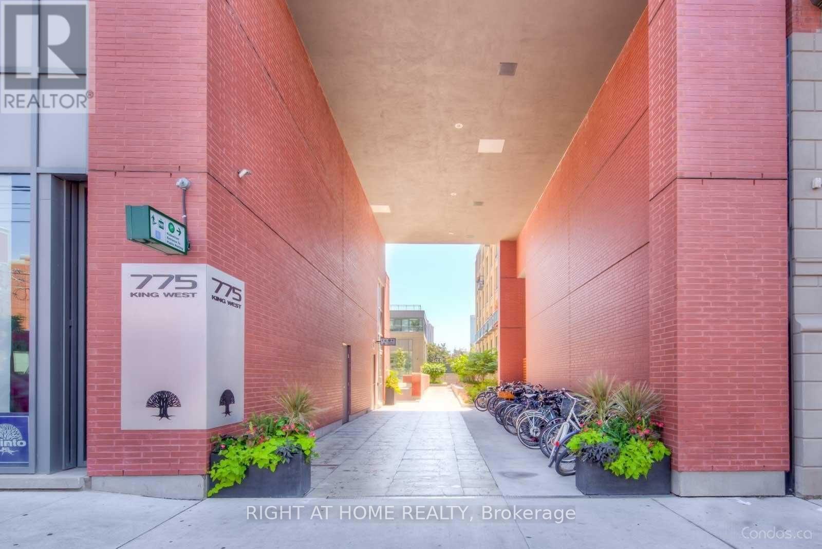 621 - 775 KING STREET W, Toronto, Ontario