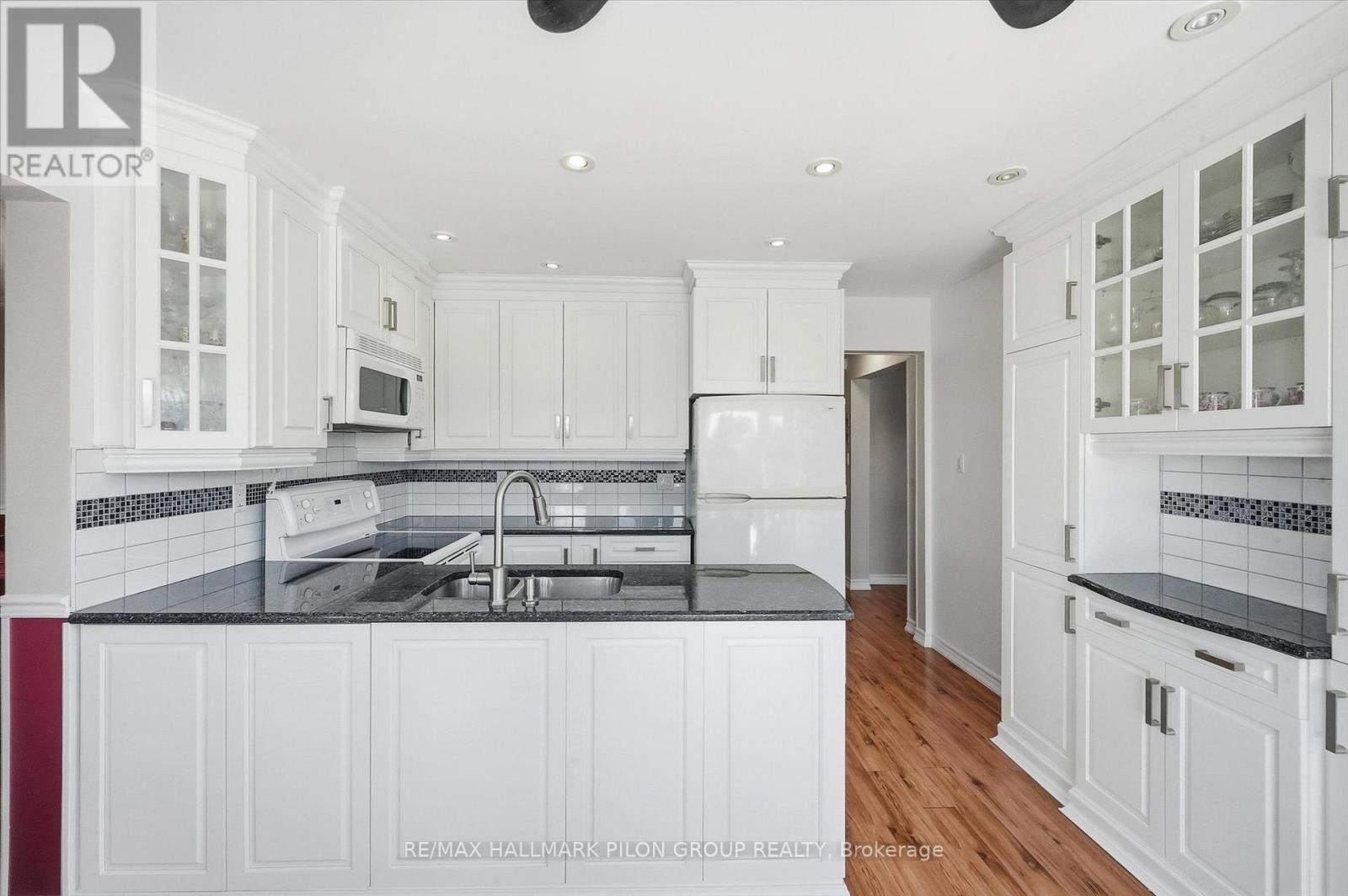 1354 Mountainside Crescent, Ottawa, Ontario  K1E 3G5 - Photo 4 - X13100664