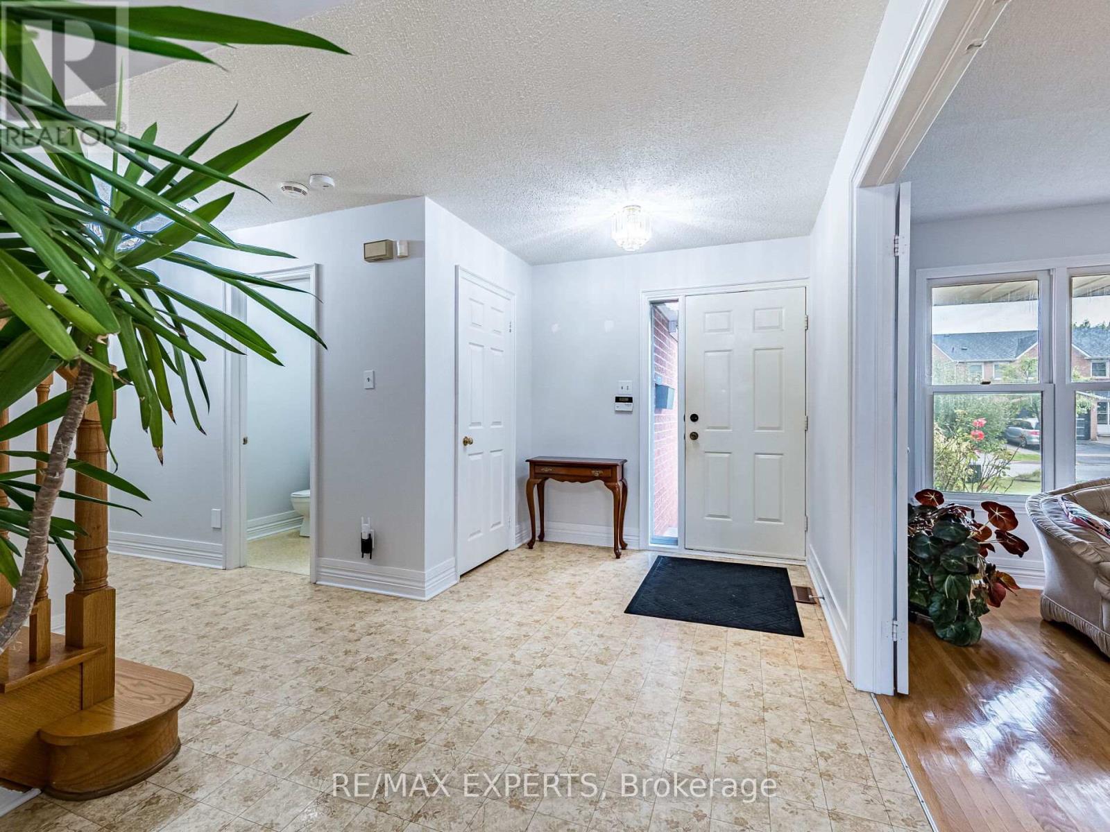 33 Nipissing Crescent, Brampton (Westgate), Ontario  L6S 5A4 - Photo 4 - W13100624