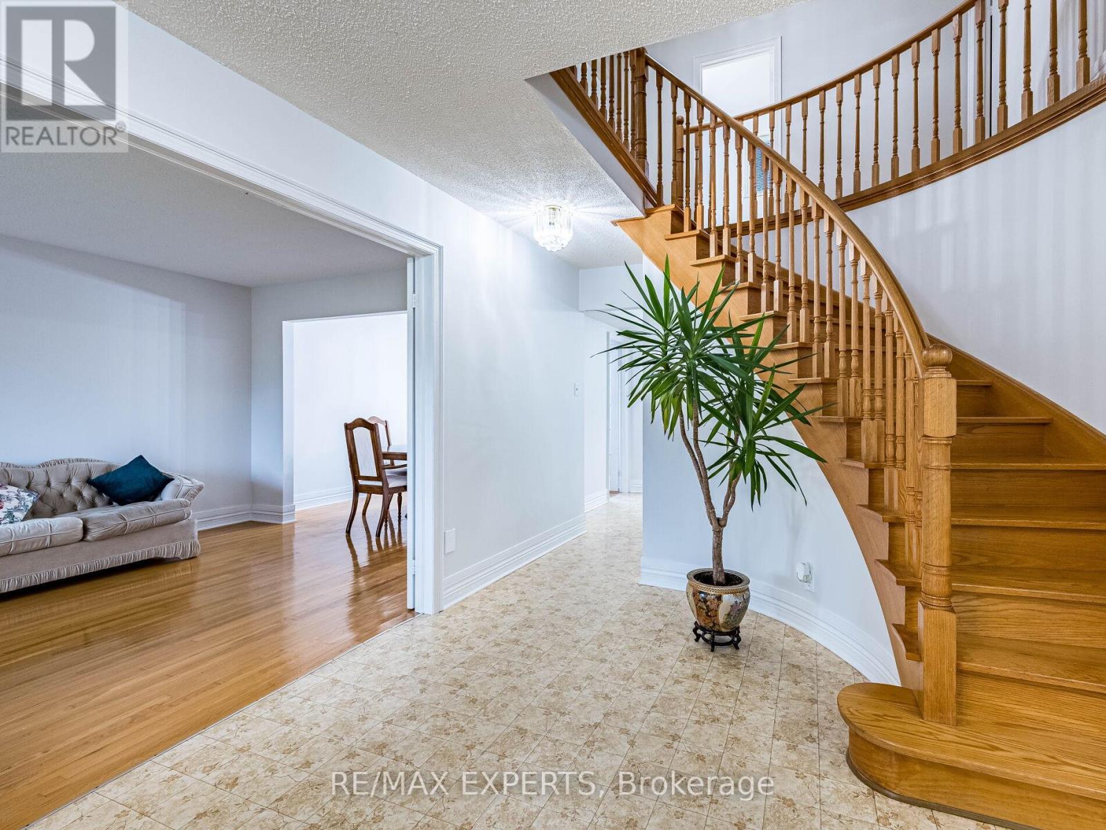 33 Nipissing Crescent, Brampton (Westgate), Ontario  L6S 5A4 - Photo 5 - W13100624